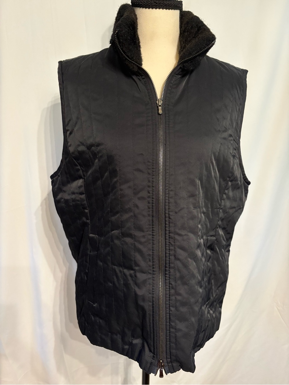 Liz Claiborne Women’s Black Quilted Zip-Up Vest with Faux Fur Collar Size L